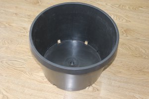 32L Anti-UV, Durable Plastic Flower Pot (8.4 gallon volume)